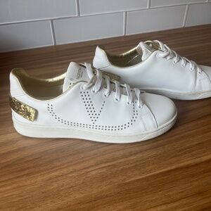 Valentino Garavani shoes/ Valentino Gold Rockstud sneakers size 8